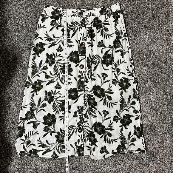 Apt. 9 Skirt, Women's size L, button front, fully lined, New with tags - Picture 9 of 14